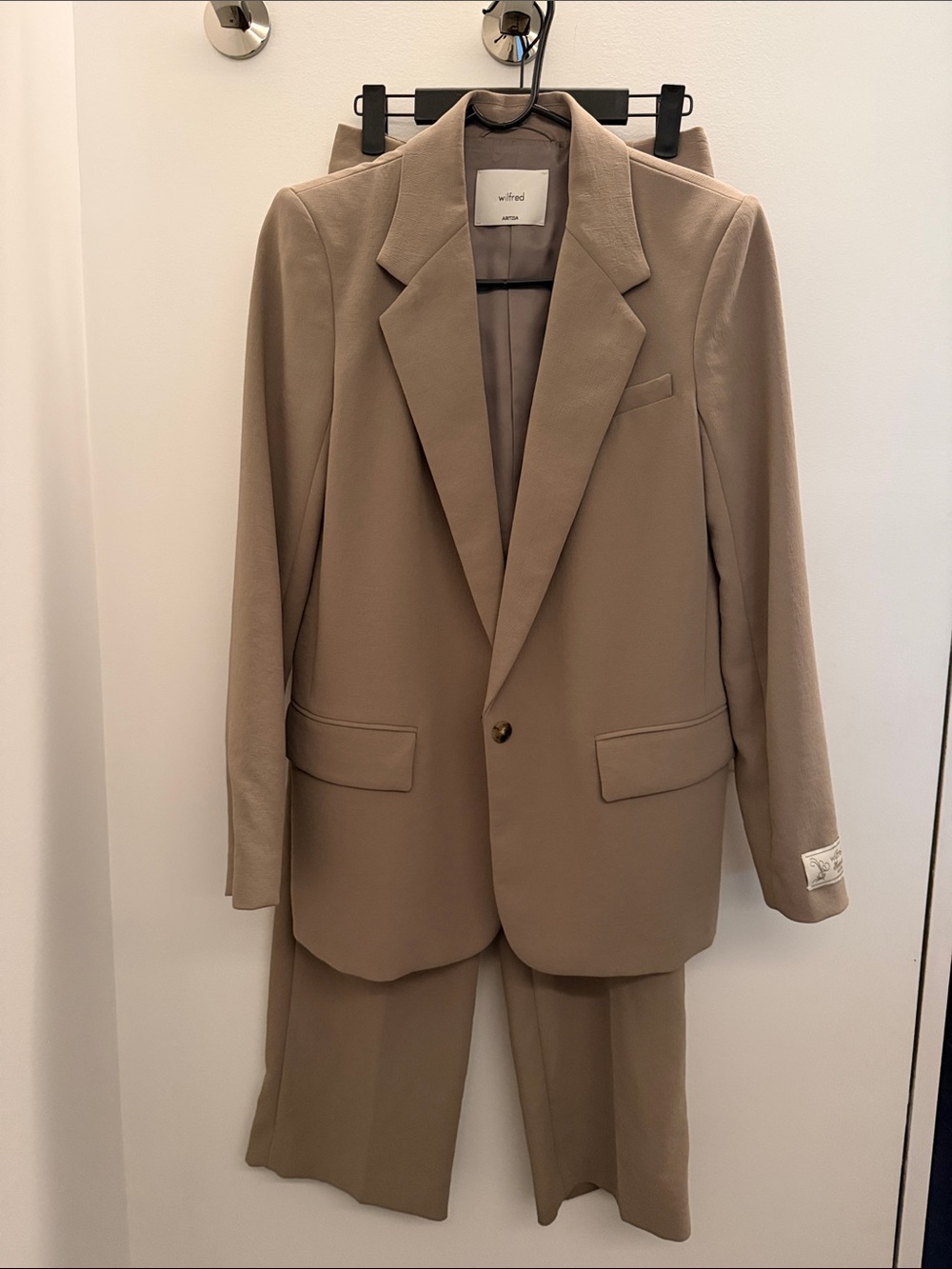 Aritzia - Generation Blazer and Effortless Pants in Crepette in Nomad Taupe - Picture 2 of 12